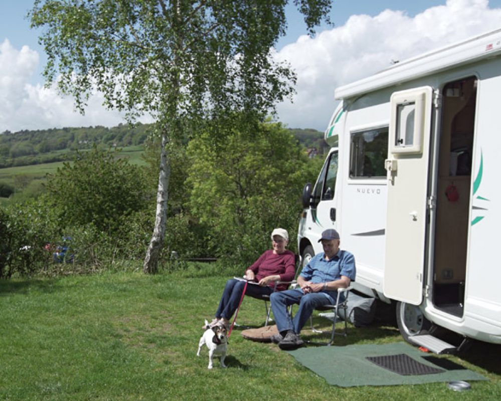 hook-farm-camp-site-motorhome-2-1